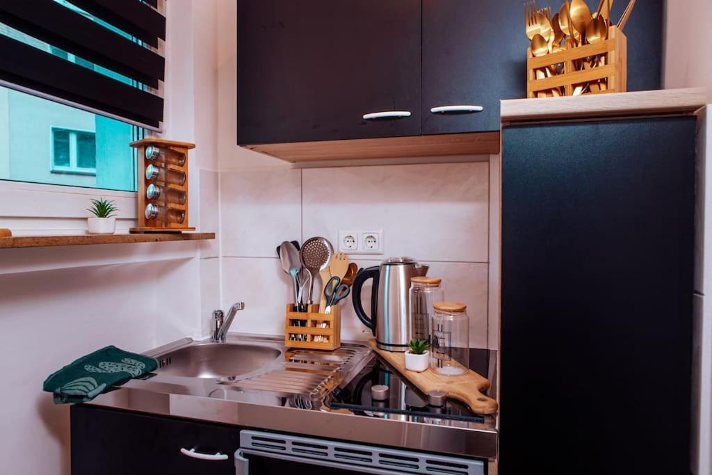 Green & Modern - City - Netflix - Wifi - 2 Person Essen Bagian luar foto